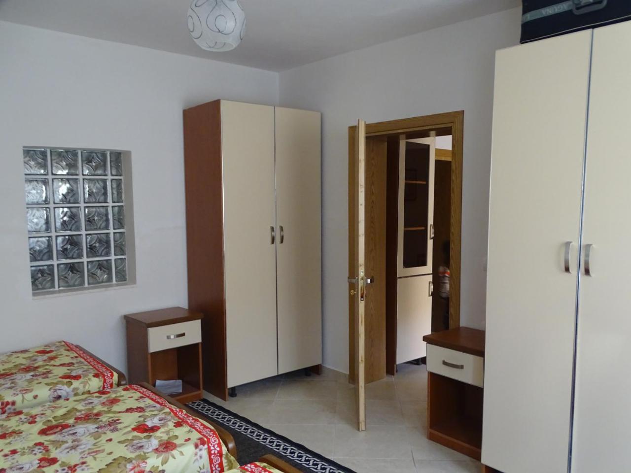 Guesthouse Hlias Gloria เบราท ภายนอก รูปภาพ