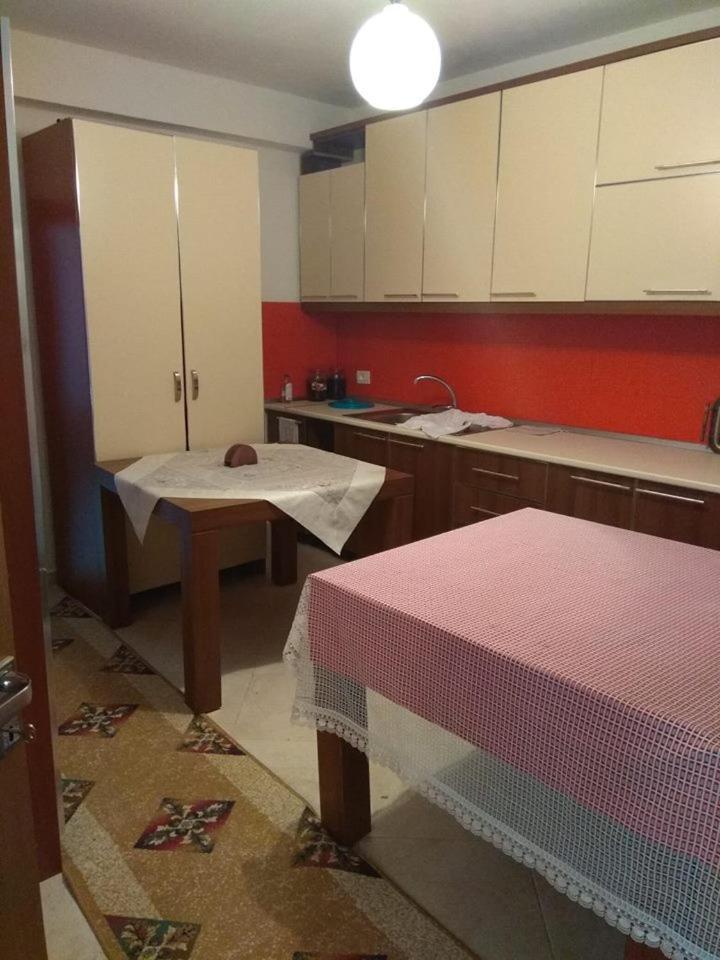 Guesthouse Hlias Gloria เบราท ภายนอก รูปภาพ